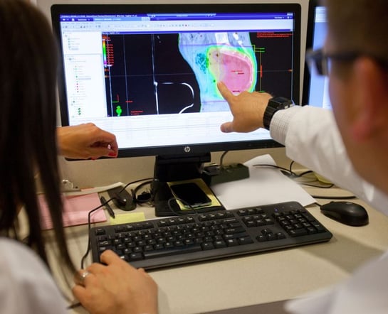 radiation-oncologist-team-wvci